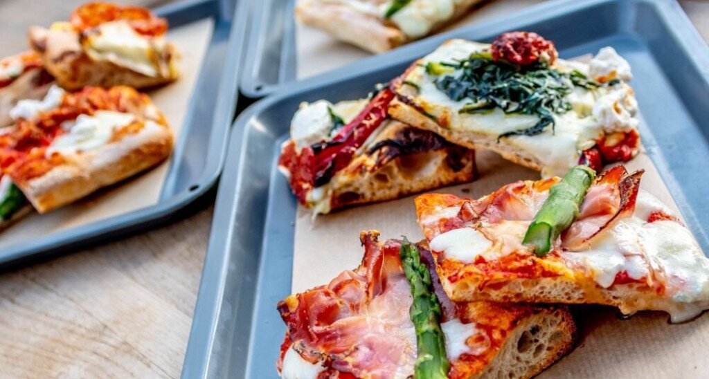 Pizza, Kávé, Világbéke