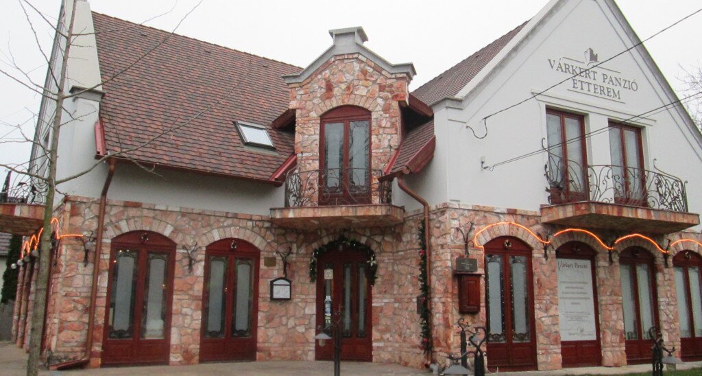 Várkert Panzió (Pension)